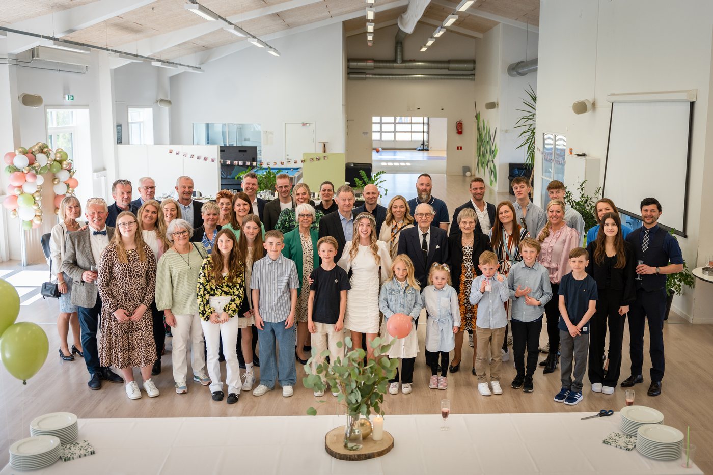 Konfirmand med hele familien til festen